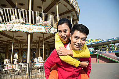被村长狂躁俩小时玉婷视频,村长怒斥引争议，女子维权泪崩现场-1
