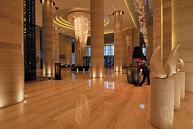 607080多岁奶奶,高龄奶奶成社区楷模，爱心行动感动邻里-3