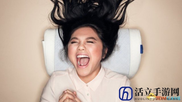 体贴舒适！创意新型枕头音箱躺玩VR游戏乐趣十足