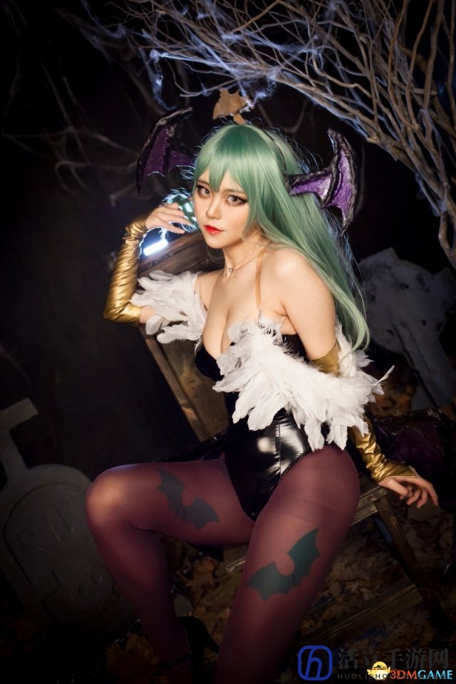 韩国萌妹COS《恶魔战士》莫妮卡 身材火爆撩人