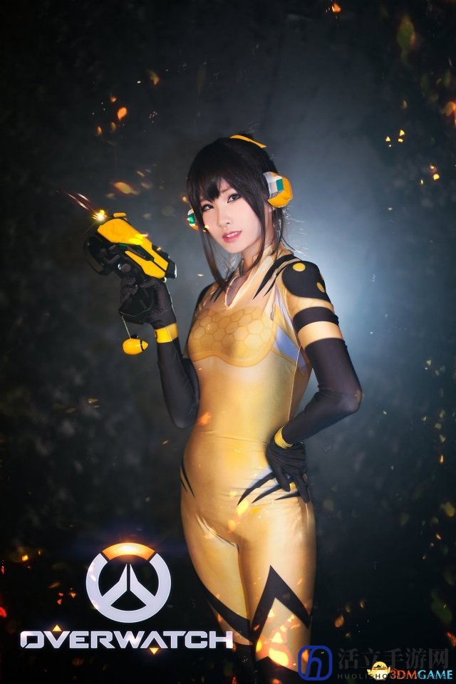 韩美女COS《守望先锋》大蜜蜂D.Va 身材很健美