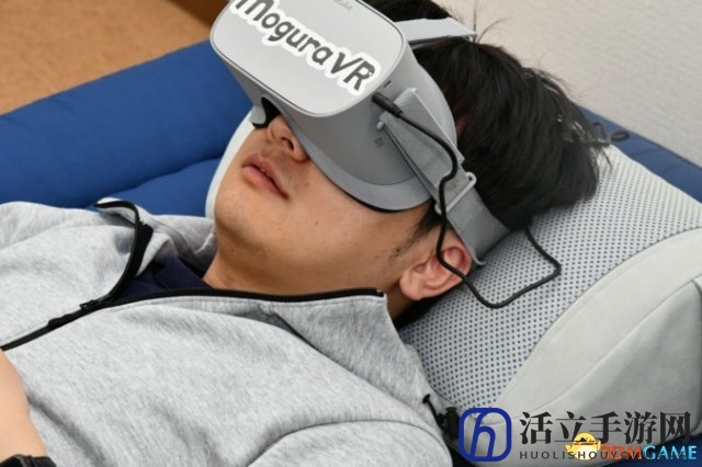 体贴舒适！创意新型枕头音箱躺玩VR游戏乐趣十足