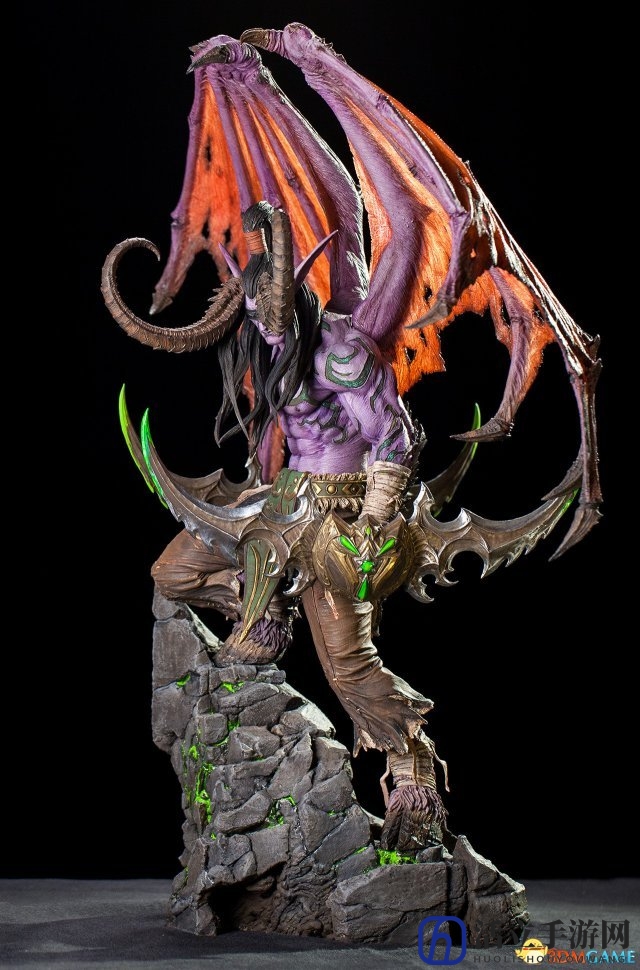 演员宁静晒伊利丹手办 隐藏的《魔兽世界》玩家?