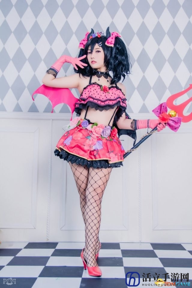 越南少女演绎《Love Live!》角色，美貌出众，魅力满分，萌态可掬