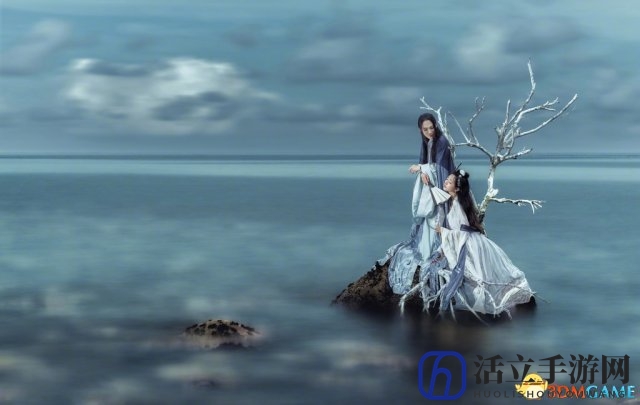 《剑网3》鹤影天青礼服COS惊艳亮相，国风魅力绽放！