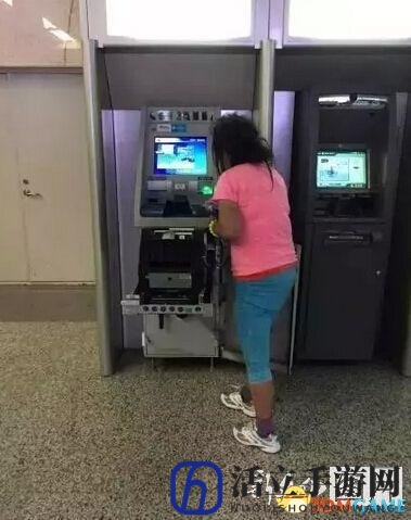 长春女子徒手拆ATM提款机：银行都惊呆了