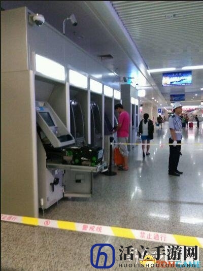 长春女子徒手拆ATM提款机：银行都惊呆了
