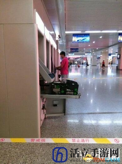 长春女子徒手拆ATM提款机：银行都惊呆了