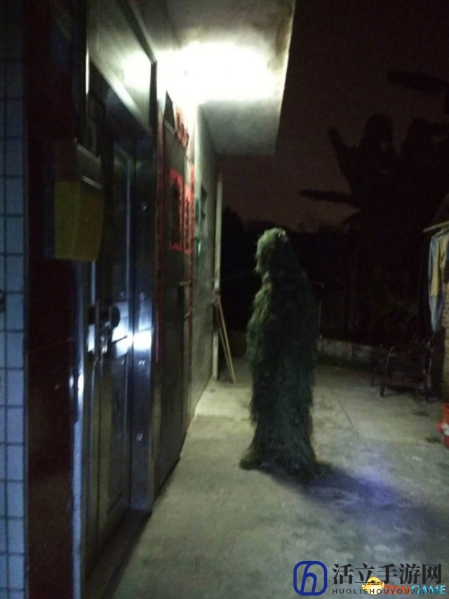 《绝地求生》玩家穿吉利服买家秀 伏地魔爱舔包