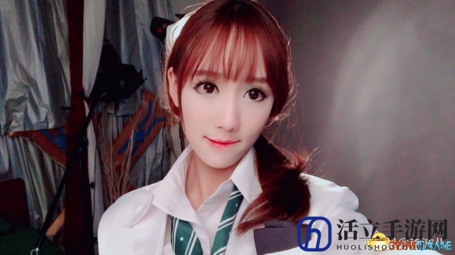 女主播晒《绝地求生》学生装Cos 众粉丝狂舔屏